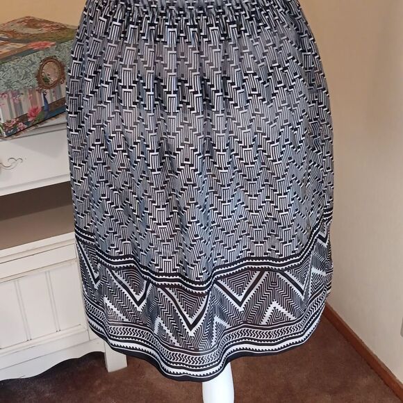 Max Edition Geometric Design Dress - Picture 7 of 9